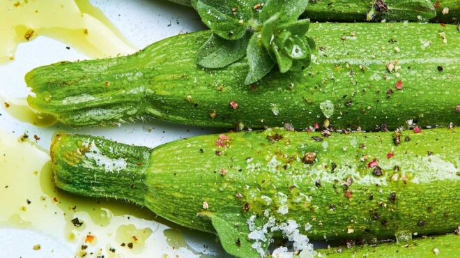 οι-σαλάτες-του-ενός-λαχανικού-κολοκυθ-563780407