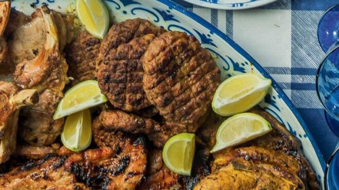 μπιφτέκια-γεμιστά-με-ροκφόρ-και-σύκο-563769934