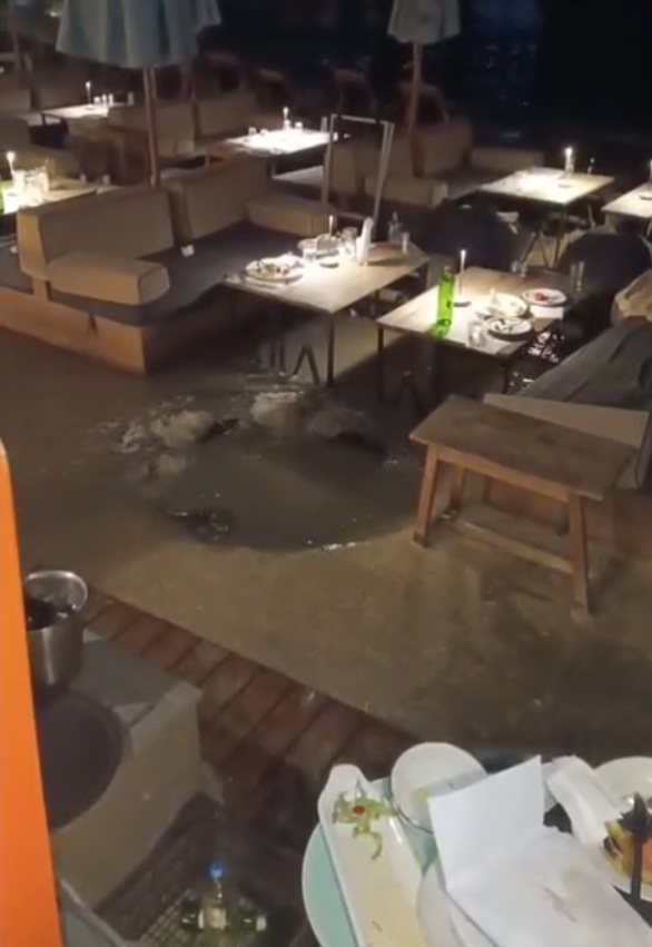 Μύκονος: Γιατί υπερχείλισε ο αγωγός λυμάτων στον Πλατύ Γιαλό-1