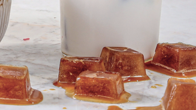 παγάκια-καφέ-για-έναν-γρήγορο-latte-563764297