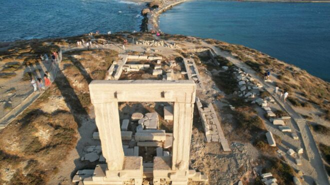 νάξος-παραμένει-η-περίφραξη-στην-πορτ-563772358