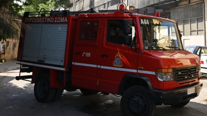 φωτιά-σε-υπόγειο-πάρκινγκ-επί-της-λ-πει-563749591