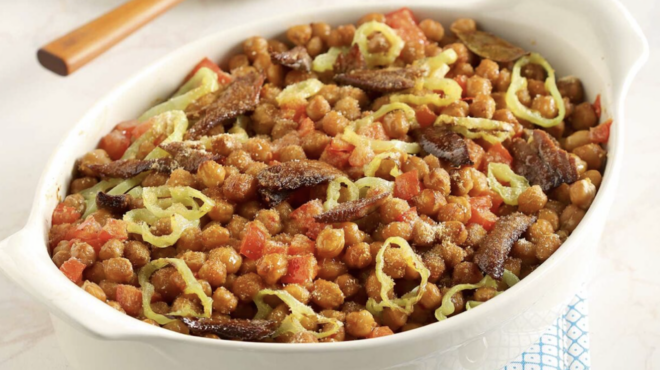 ρεβύθια-με-ρέγκα-στον-φούρνο-563760613