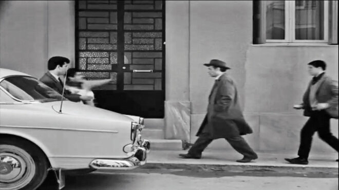 η-αθήνα-σαν-παλιό-σινεμά-563786122