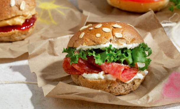 σαντουιτσάκια-μικρά-στρογγυλά-με-τρε-563769958