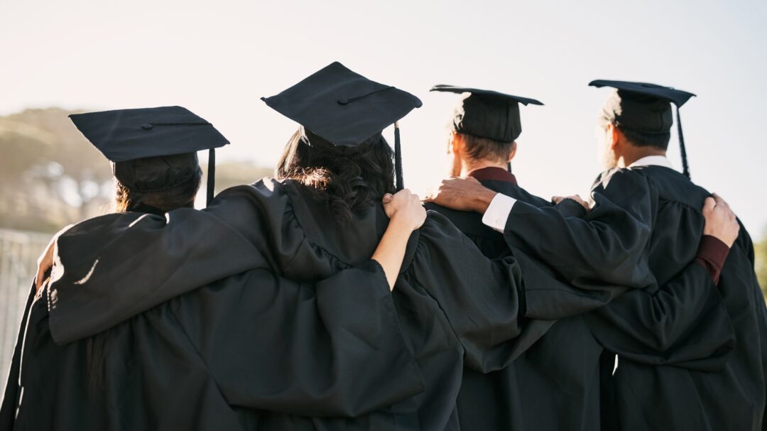 η-τρομερή-παρέα-από-το-μετσόβιο-που-δ-563760598