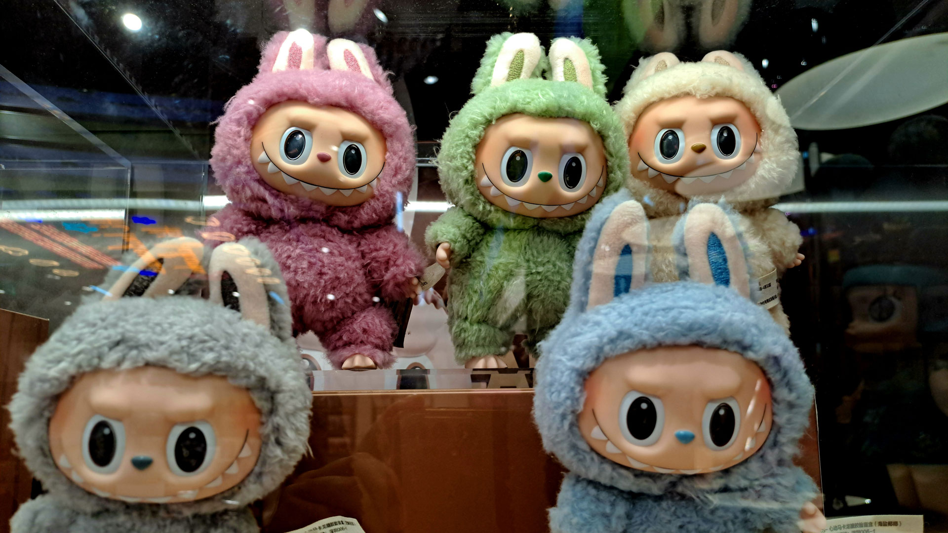 Τι πραγματικά «κρύβουν» τα Labubu;-1