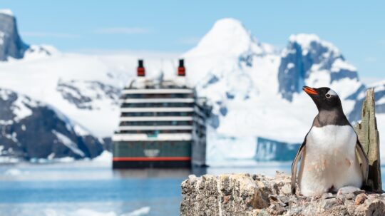 Ανταρκτική: Εκτός από την κλιματική κρίση, τώρα και ο τουρισμός απειλεί σοβαρά τη λευκή ήπειρο