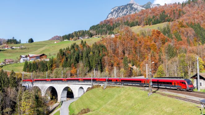 αυστρία-επέζησε-γραπωμένος-σε-συρμό-υ-563758897