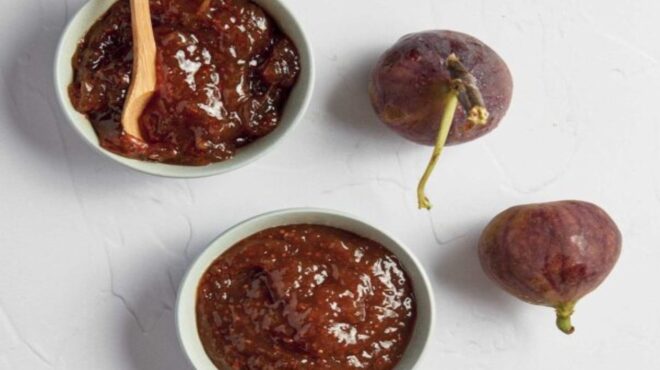 μαρμελάδα-σύκο-με-κόκκινο-κρασί-563780872