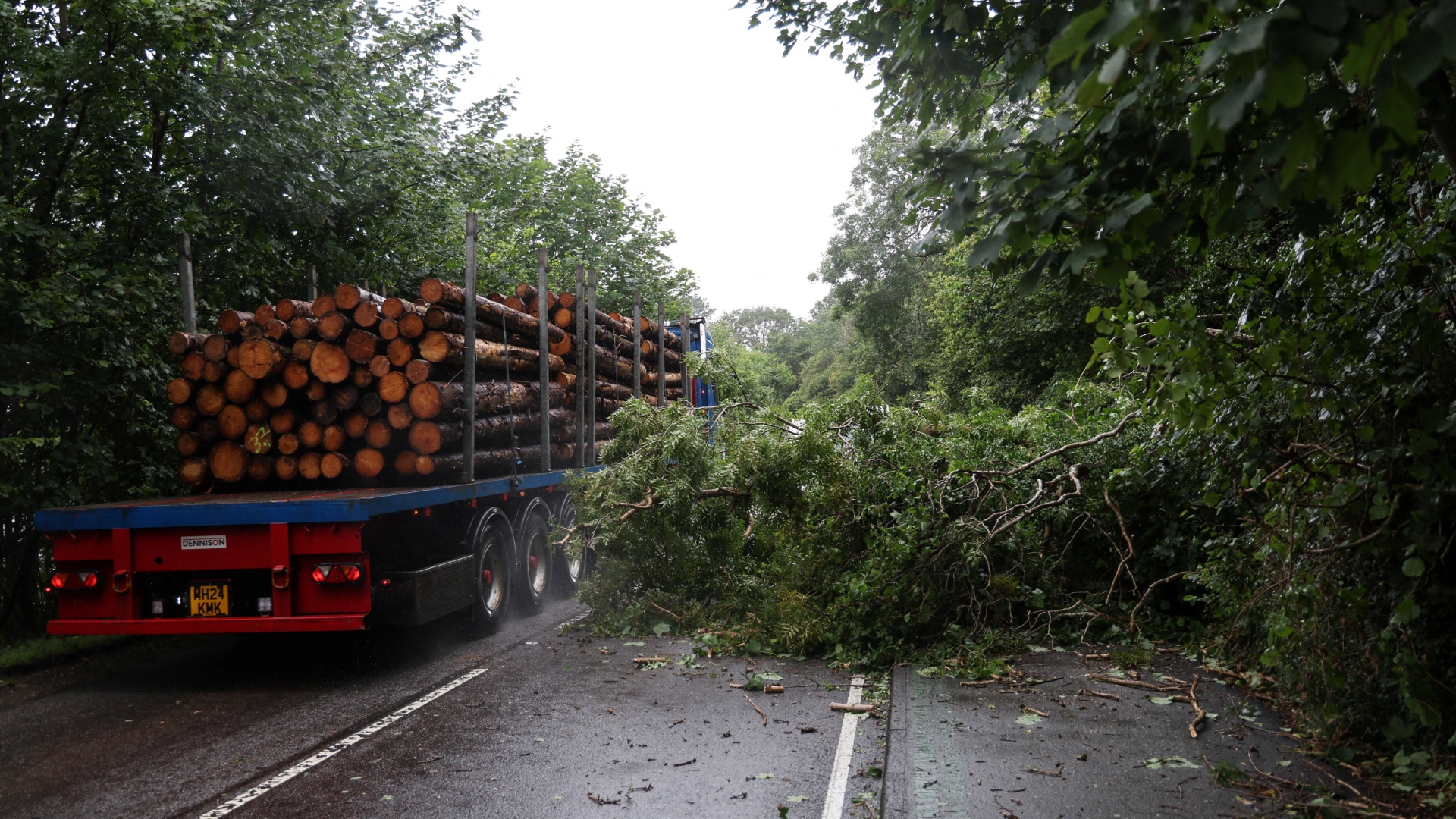 Η καταιγίδα Floris σαρώνει τη Σκωτία: Πορτοκαλί συναγερμός και άνεμοι 130 χλμ./ώρα-2