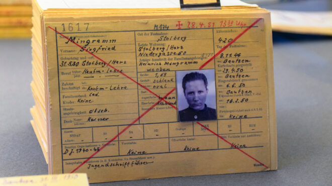 πώς-η-στάζι-παρακολουθούσε-τους-ανατο-563745949