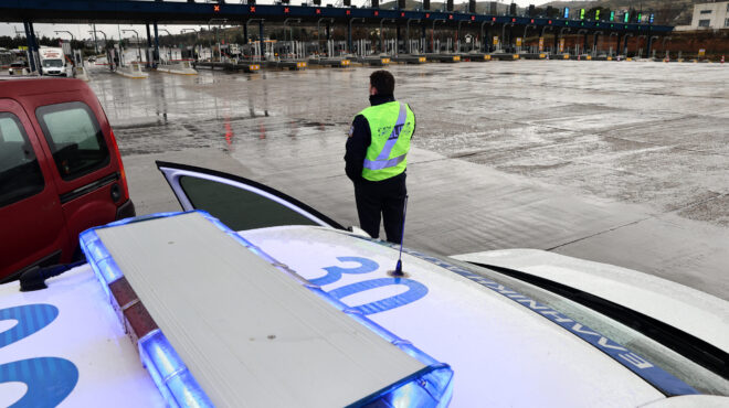 ανατροπή-ι-χ-στο-ύψος-των-διοδίων-αφιδν-563762275