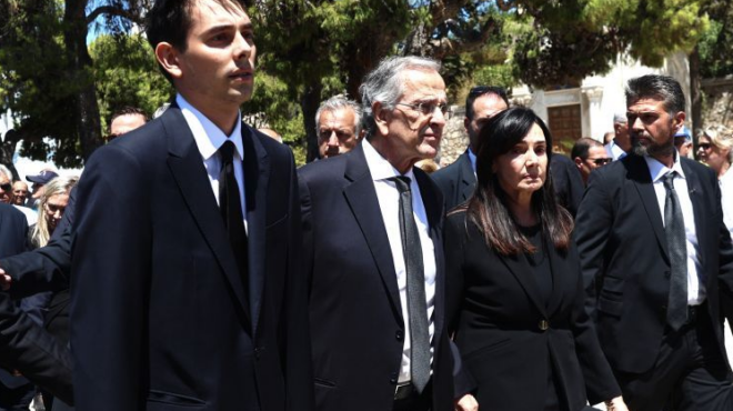 λένα-σαμαρά-το-ευχαριστώ-του-αδελφο-563762407