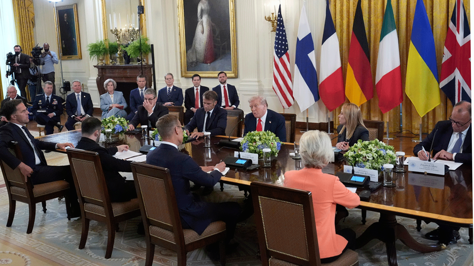 μπαράζ-τηλεδιασκέψεων-στην-ευρώπη-γι-563770189