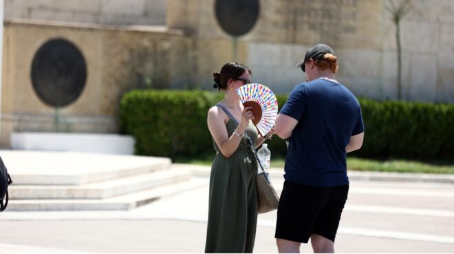 μακρύ-ελληνικό-καλοκαίρι-ζέστη-και-563774245