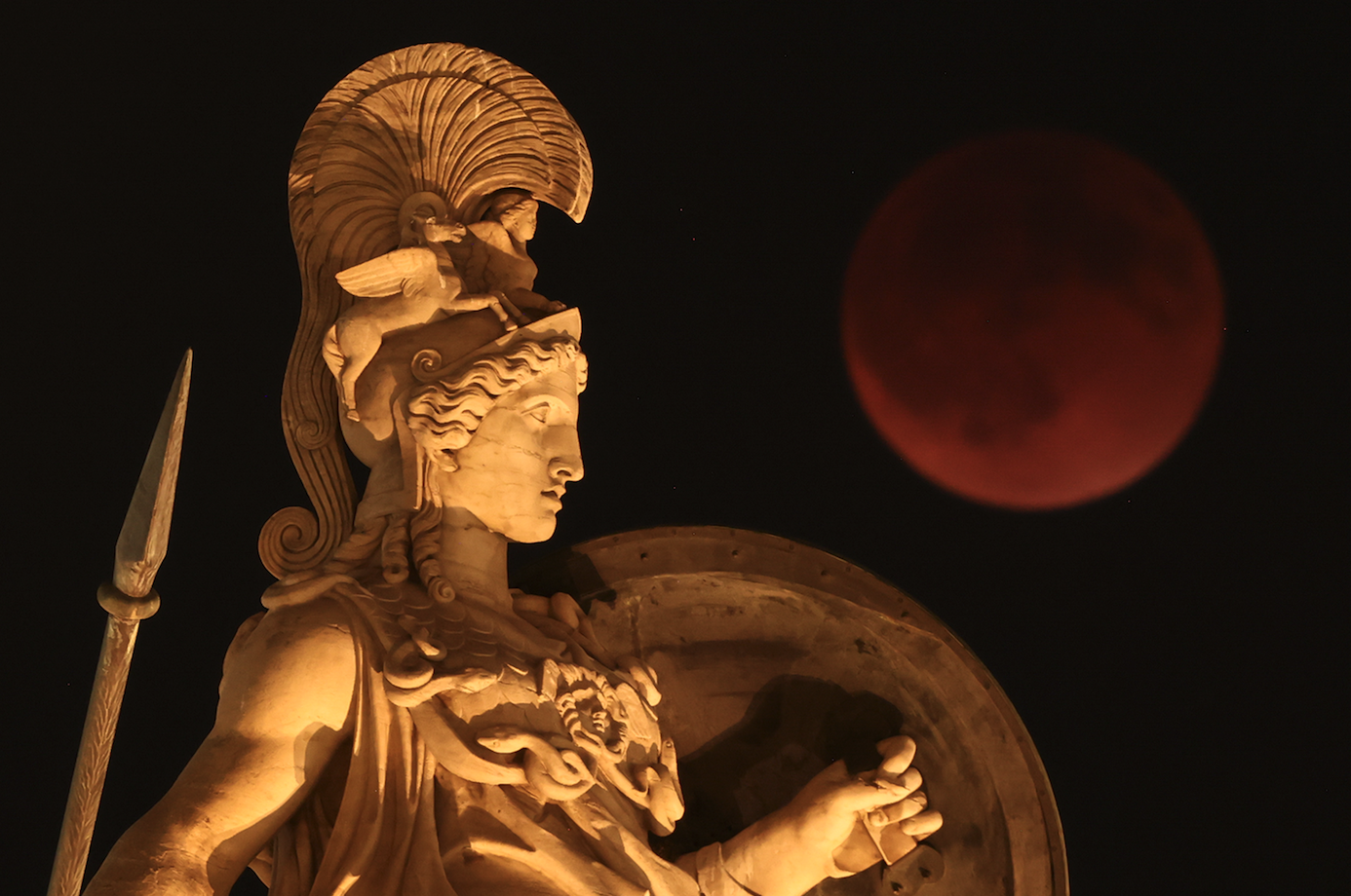 Ολική έκλειψη Σελήνης – Εικόνες από τον αθηναϊκό ουρανό-4