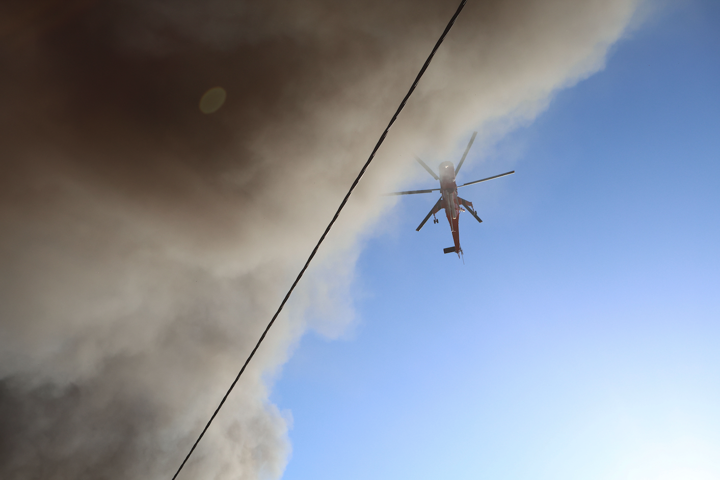 Μενίδι: Εικόνες από τη μεγάλη φωτιά – Καρέ καρέ η μάχη της πυροσβεστικής-4