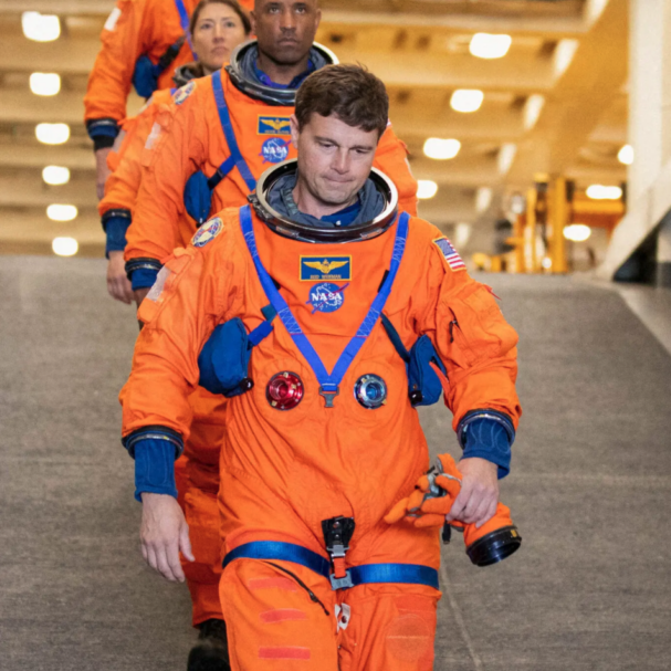 ταξίδι-γύρω-από-τη-σελήνη-αν-μας-ξεχάσο-563835565