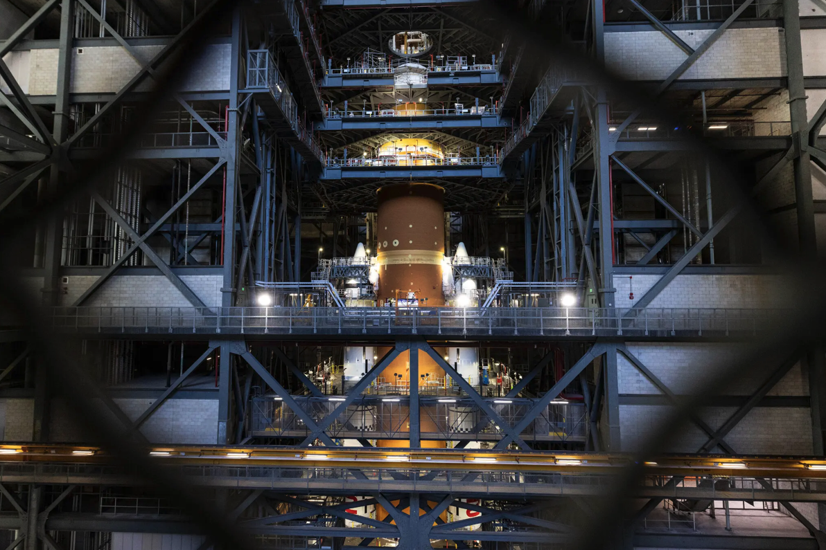 Ταξίδι γύρω από τη Σελήνη: Αν μας ξεχάσουν, θα έχουμε πετύχει-1