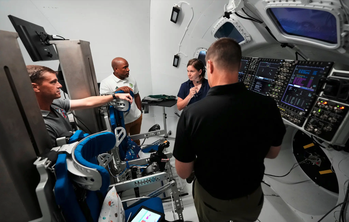 Ταξίδι γύρω από τη Σελήνη: Αν μας ξεχάσουν, θα έχουμε πετύχει-2