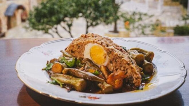 ρολό-με-ψάρι-στον-φούρνο-563790136