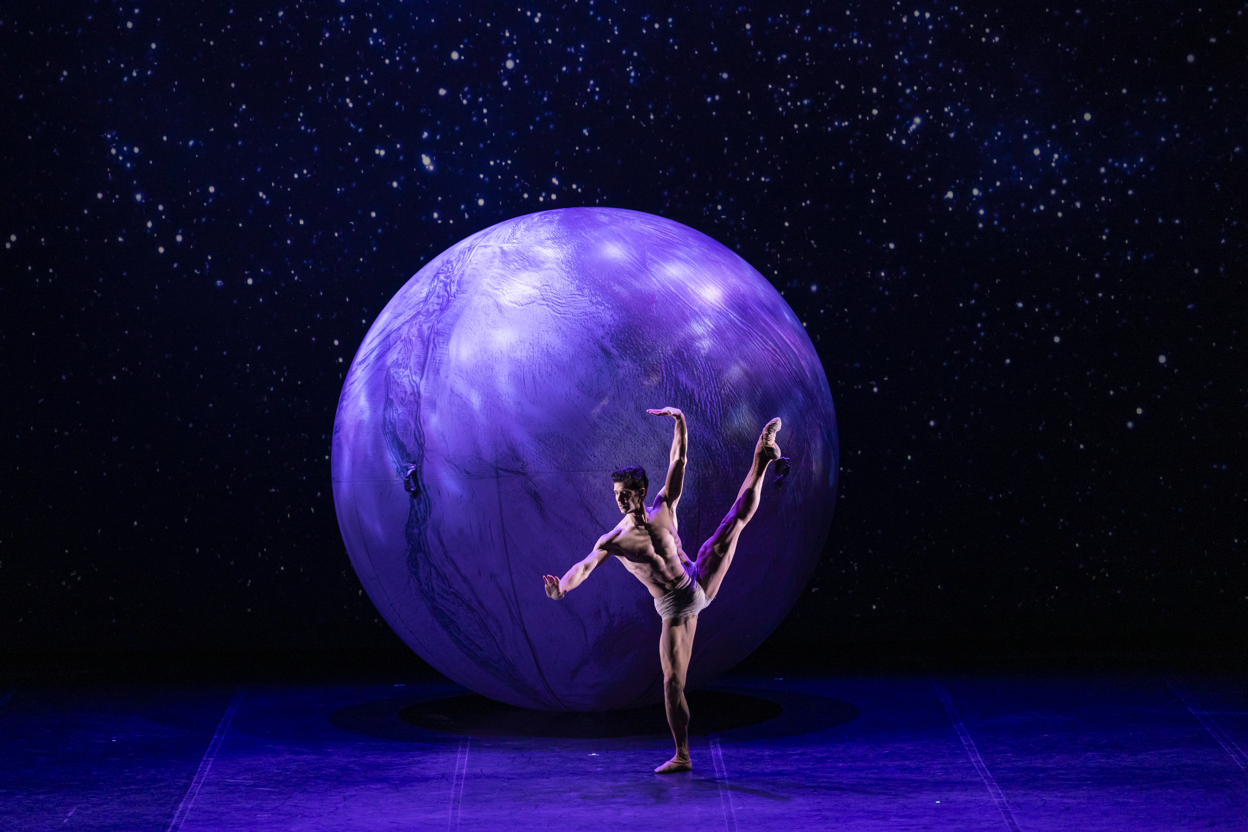 Ρομπέρτο Μπόλε στην «Κ»: «Ανυπομονώ να μοιραστώ τον “Χορό του Γαλαξία” με τους Ελληνες»-3