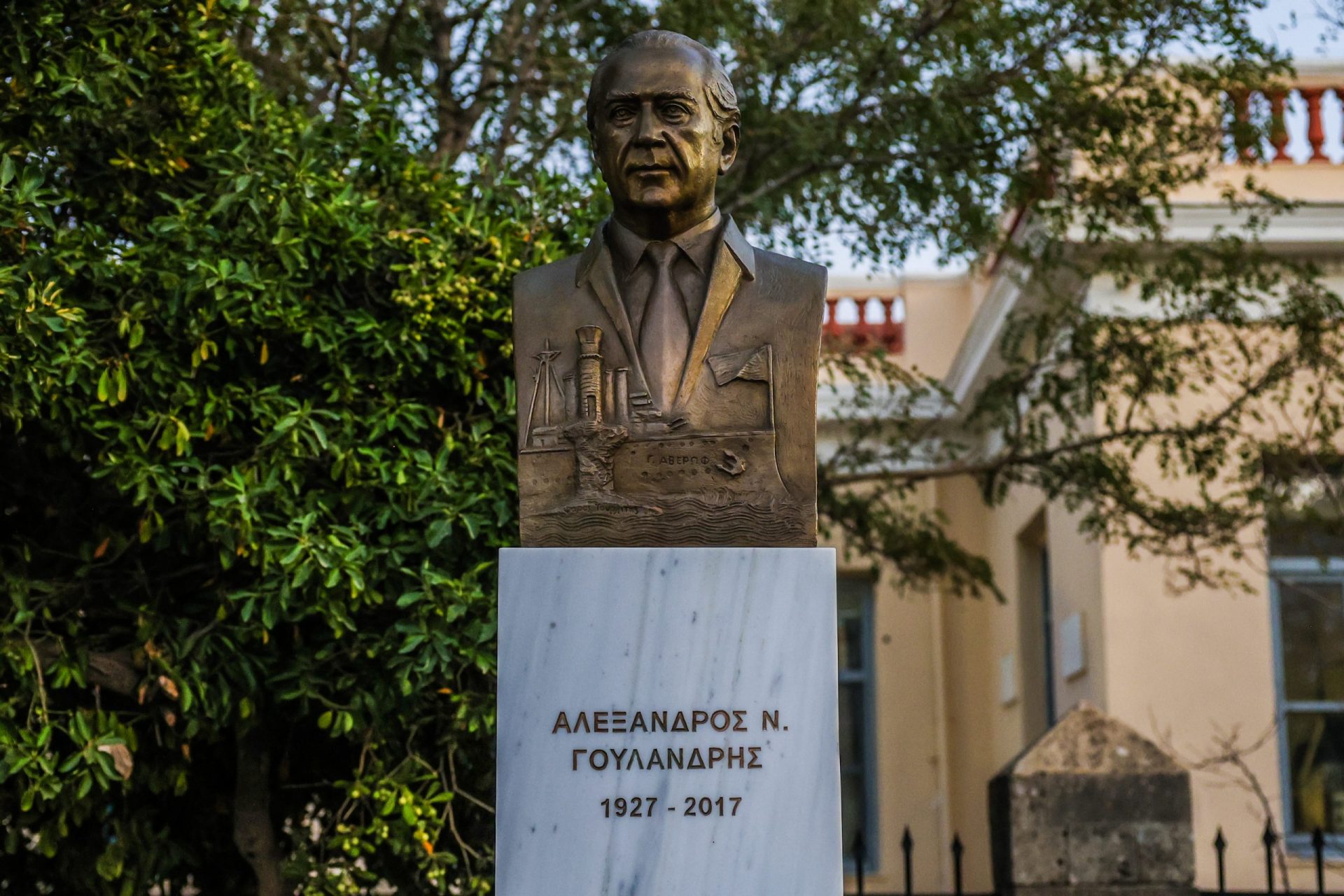 Ο Πρόεδρος της Δημοκρατίας έκανε τα αποκαλυπτήρια προτομής του Αλέκου Γουλανδρή-1