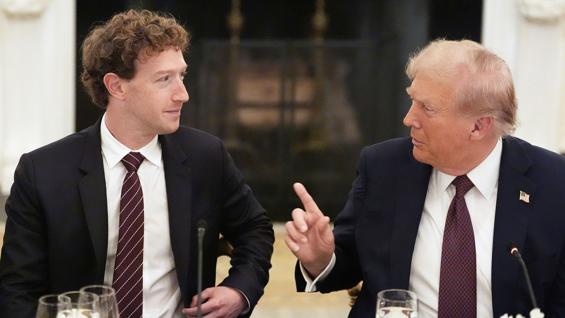 Οι CEO κολακεύουν τον Τραμπ-1