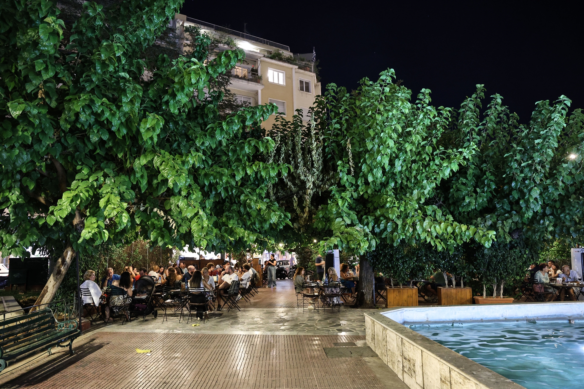 Μήπως χρειάζονται ρύθμιση τα νέα φώτα της πόλης;-4