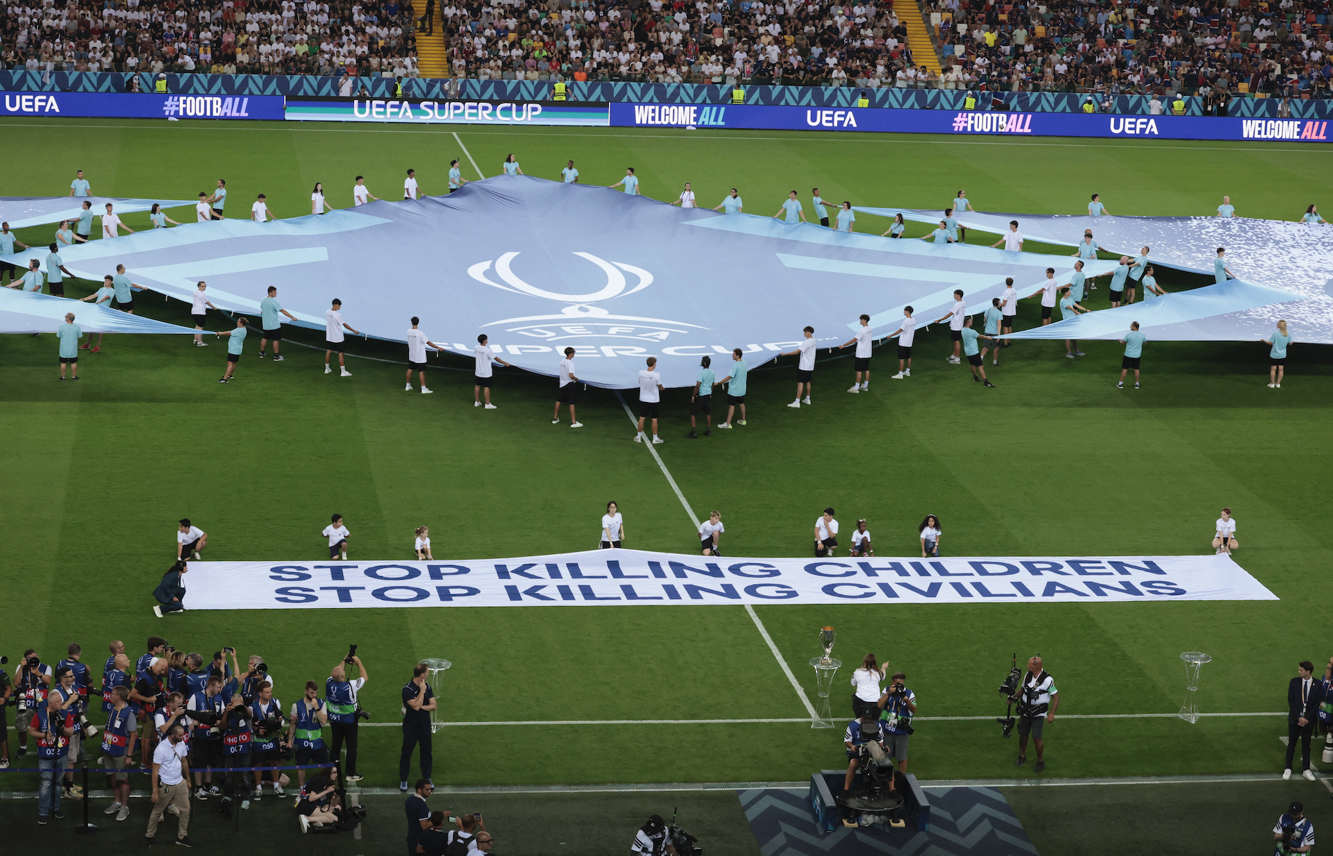 Αλεξάντερ Τσέφεριν: «Παιδιά πεθαίνουν εξαιτίας απερίσκεπτων πολιτικών»-1