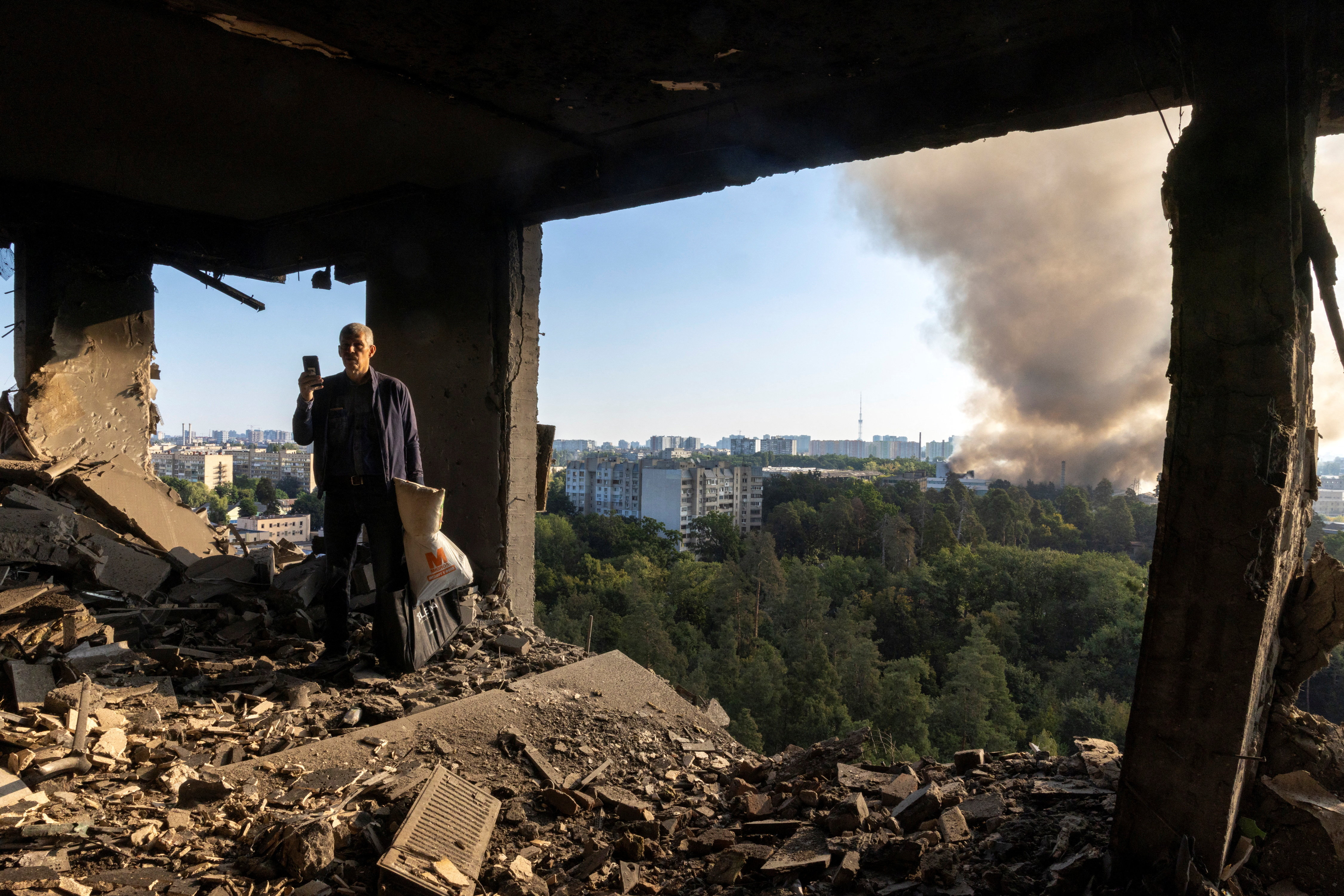 Ουκρανία: Η μεγαλύτερη αεροπορική επίθεση της Ρωσίας από το 2022 – Στις φλόγες κυβερνητικό κτήριο-2