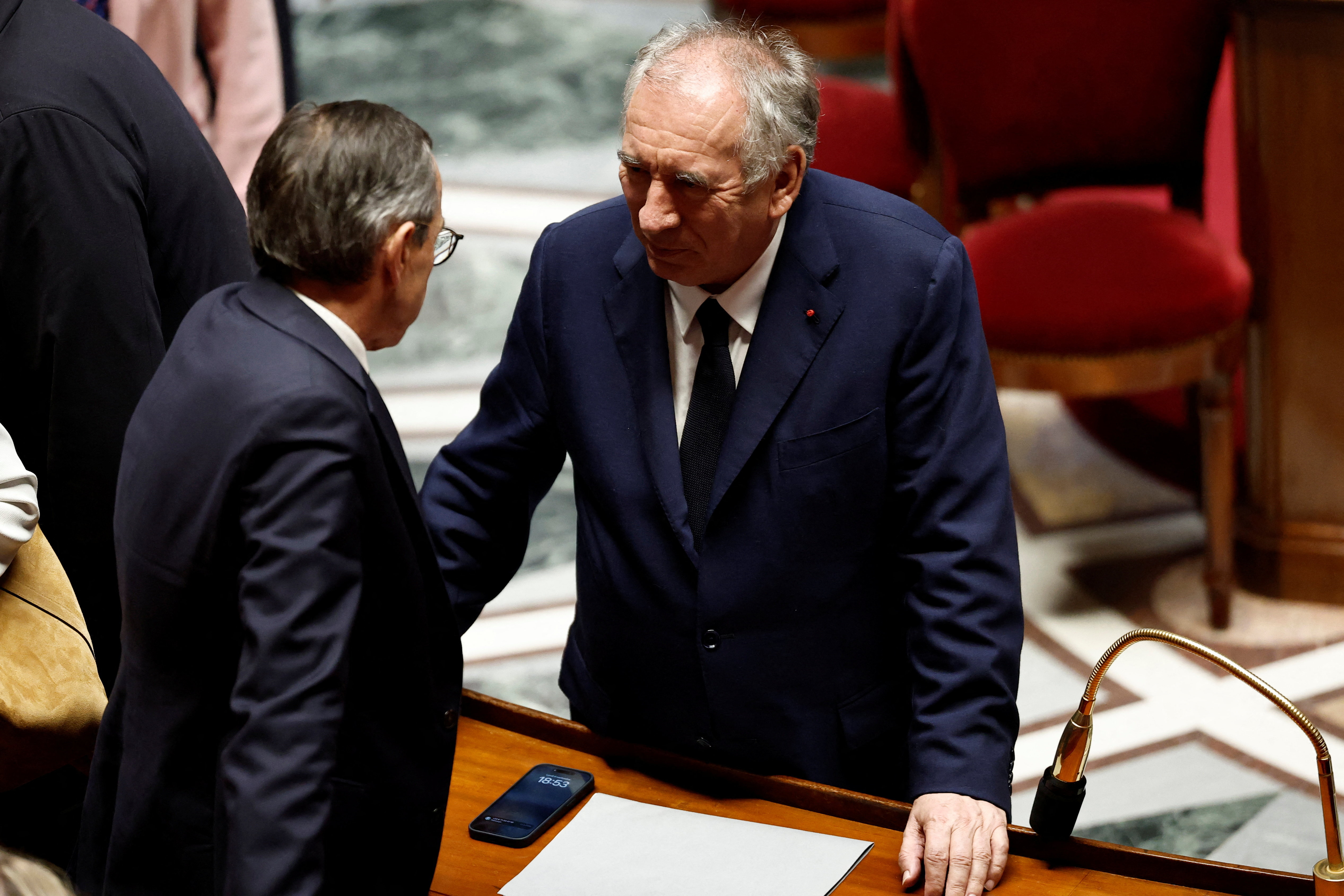 Η αστάθεια στο Παρίσι και τα σενάρια της επόμενης ημέρας-1