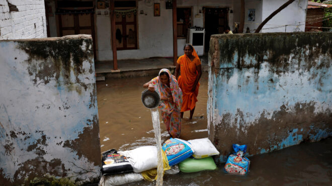 πλημμύρες-και-κατολισθήσεις-στην-ινδ-563817673