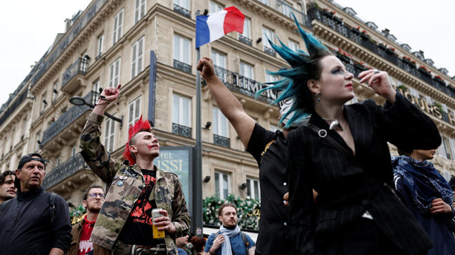 ολοι-μα-όλοι-563806288