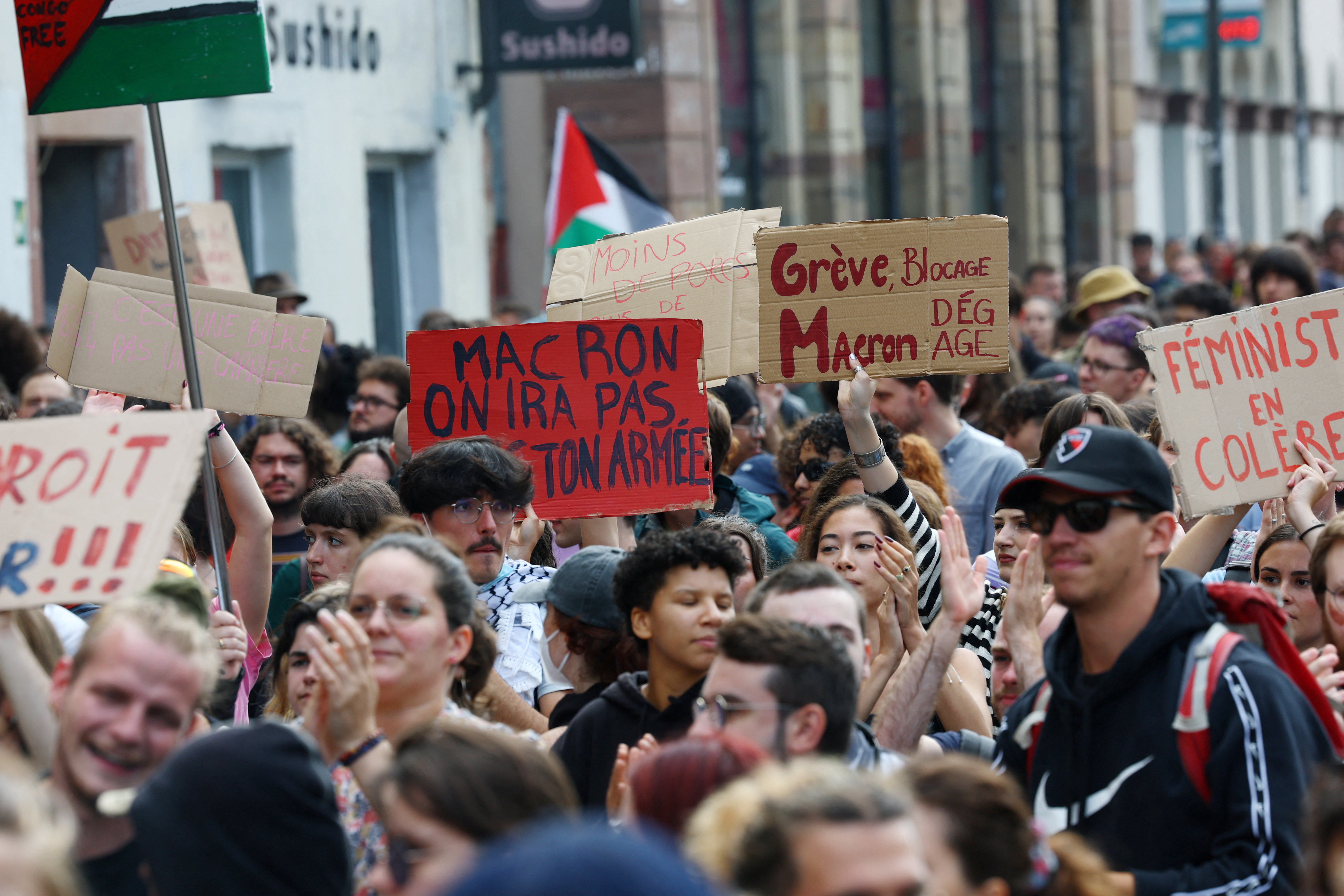 «Να μπλοκάρουμε τα πάντα»: Διαδηλώσεις και επεισόδια σε όλη τη Γαλλία – Live εικόνα-2