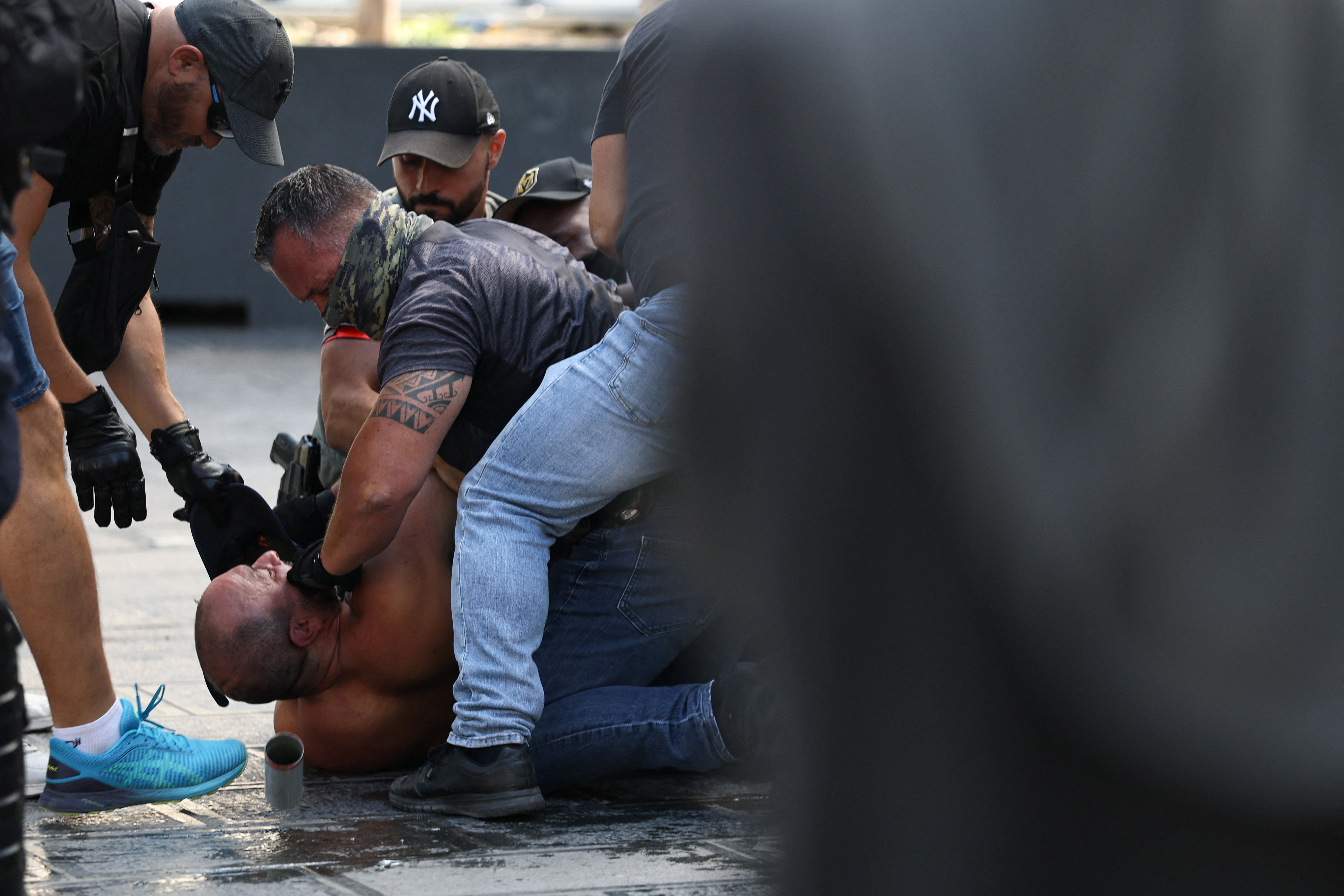 «Να μπλοκάρουμε τα πάντα»: Διαδηλώσεις και επεισόδια σε όλη τη Γαλλία – Live εικόνα-3