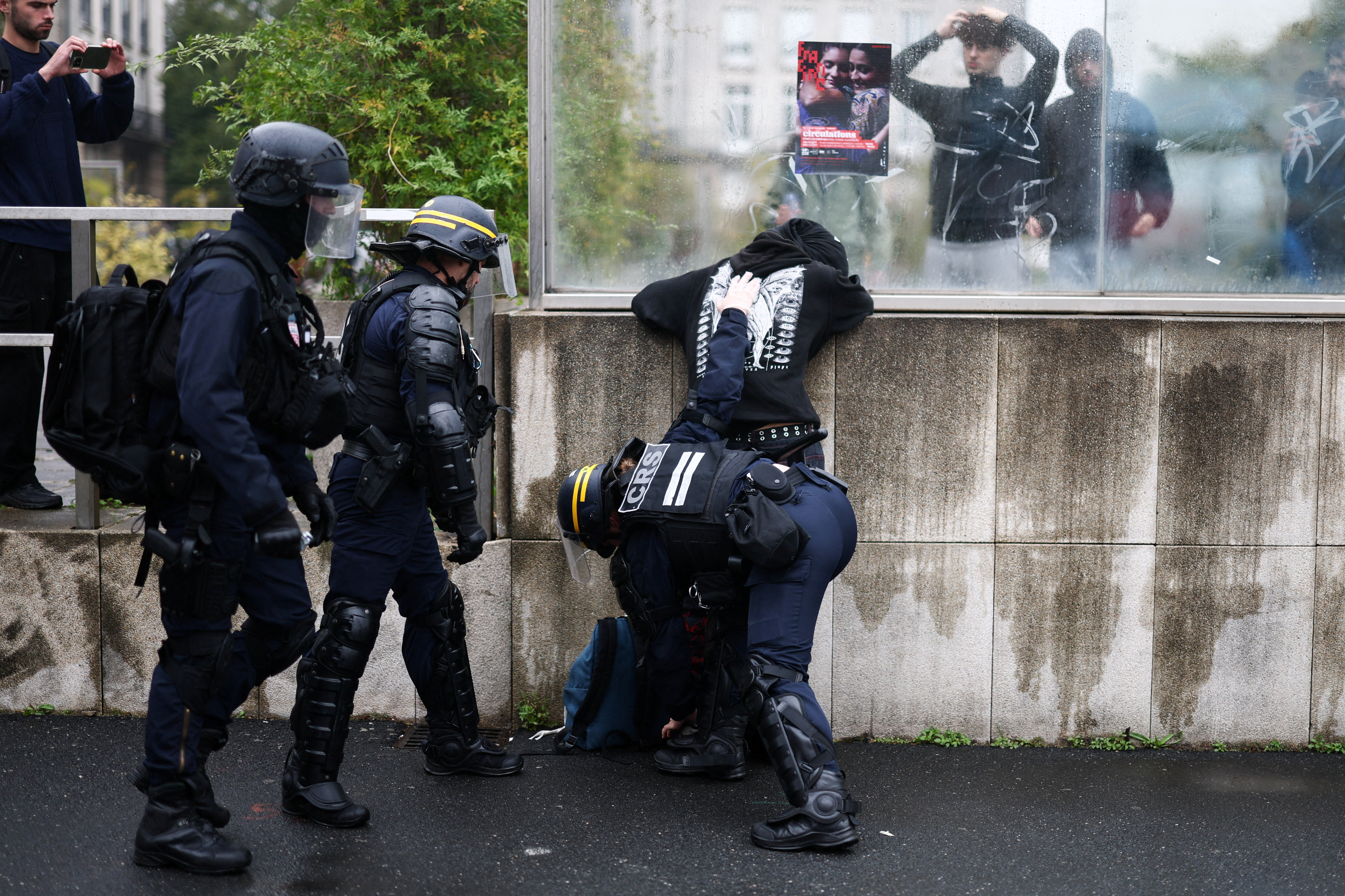 «Να μπλοκάρουμε τα πάντα»: Διαδηλώσεις και επεισόδια σε όλη τη Γαλλία – Live εικόνα-5