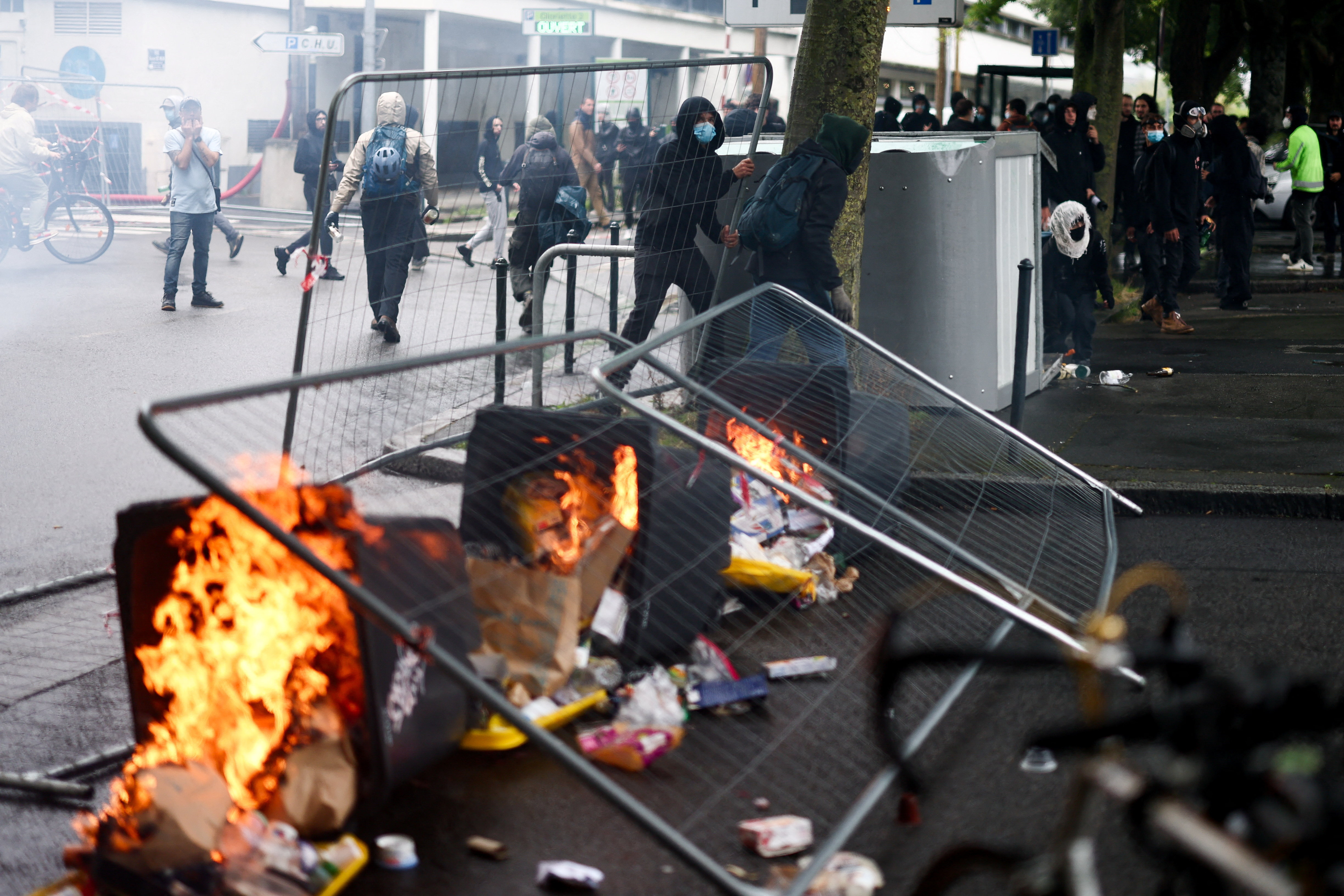 «Να μπλοκάρουμε τα πάντα»: Διαδηλώσεις και επεισόδια σε όλη τη Γαλλία – Live εικόνα-4
