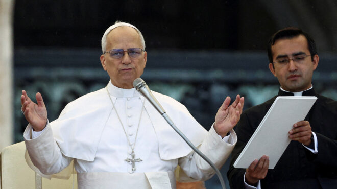 ο-πάπας-λέων-ετοιμάζει-το-πρώτο-του-κεί-563806069