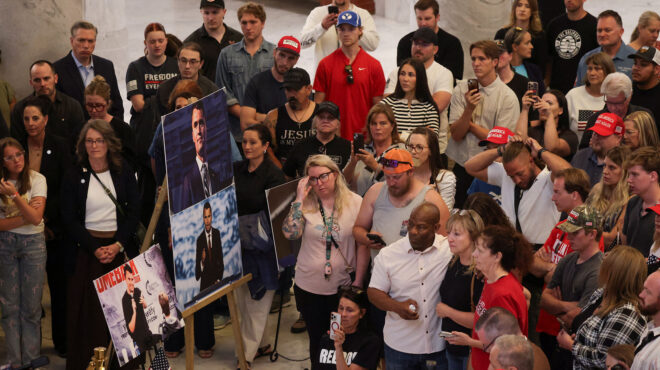 ηπα-ο-ψυχρός-εμφύλιος-θερμαίνεται-563807689