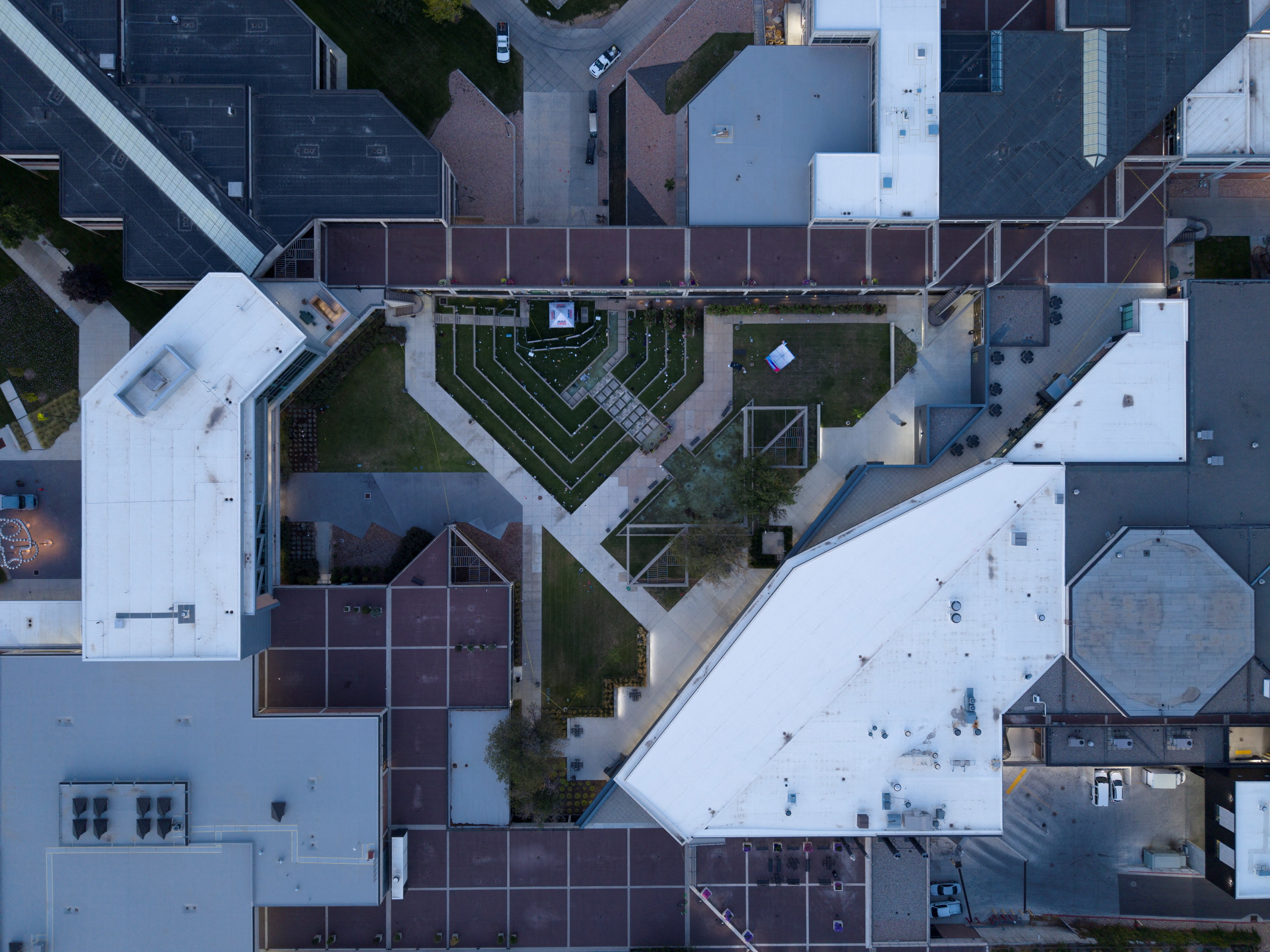 WSJ: Σφαίρες με συνθήματα υπέρ των τρανς και της αντιφασιστικής ιδεολογίας στο όπλο της δολοφονίας Κερκ-4