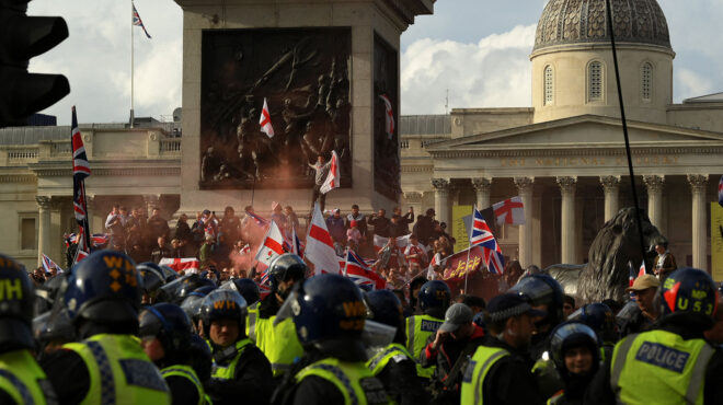 πάνω-από-100-000-στη-συγκέντρωση-στο-λονδίνο-563812633