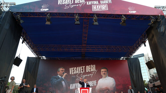 τουρκία-δεκάδες-χιλιάδες-πολίτες-στη-563813131