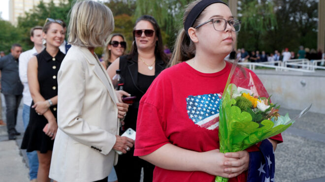 εκατοντάδες-τίμησαν-τη-μνήμη-του-τσάρ-563814271