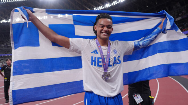 ασημένιο-μετάλλιο-στο-επί-κοντώ-ο-καρα-563814343