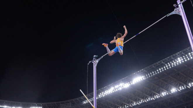 ασημένιο-μετάλλιο-στο-επί-κοντώ-ο-καρα-563814142