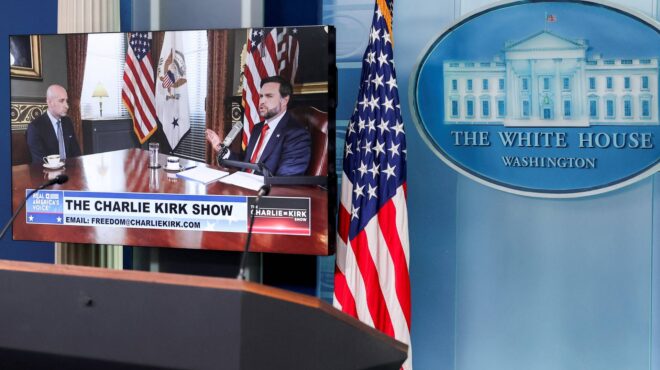 ο-τραμπ-ρίχνει-νερό-στον-μύλο-της-πόλ-563815429