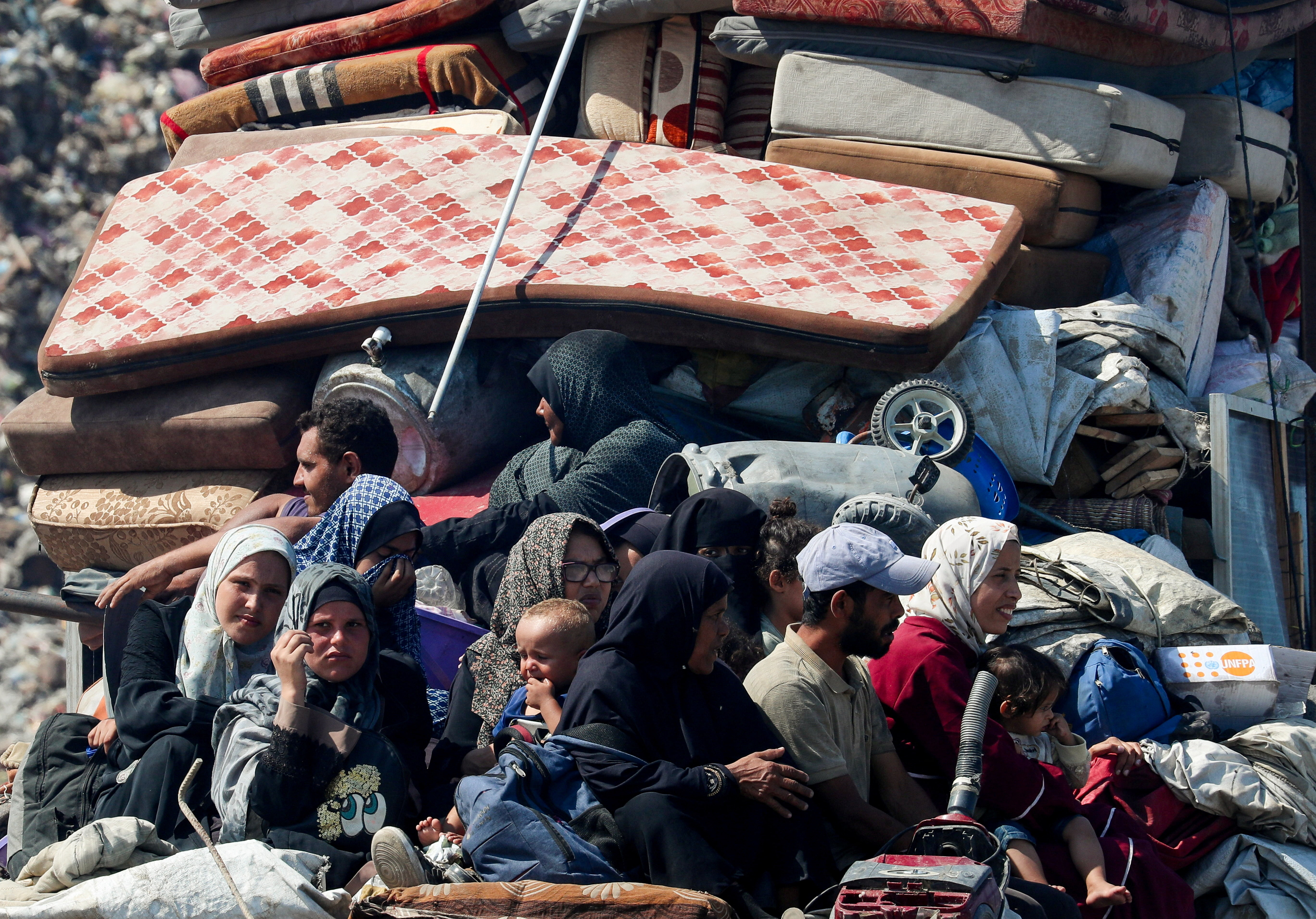 Η μεγάλη φυγή των Παλαιστινίων από την πόλη της Γάζας – Εικόνες και χάρτες-13