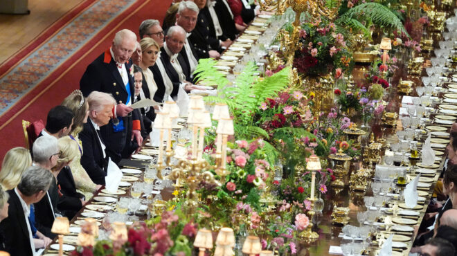 γιατί-η-βρετανία-άλλαξε-το-κόκκινο-στι-563818819